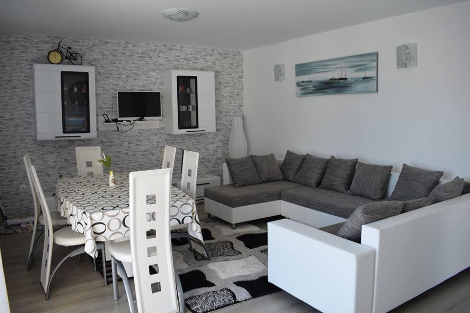 Apartmani Celjak Pag Town Bagian luar foto