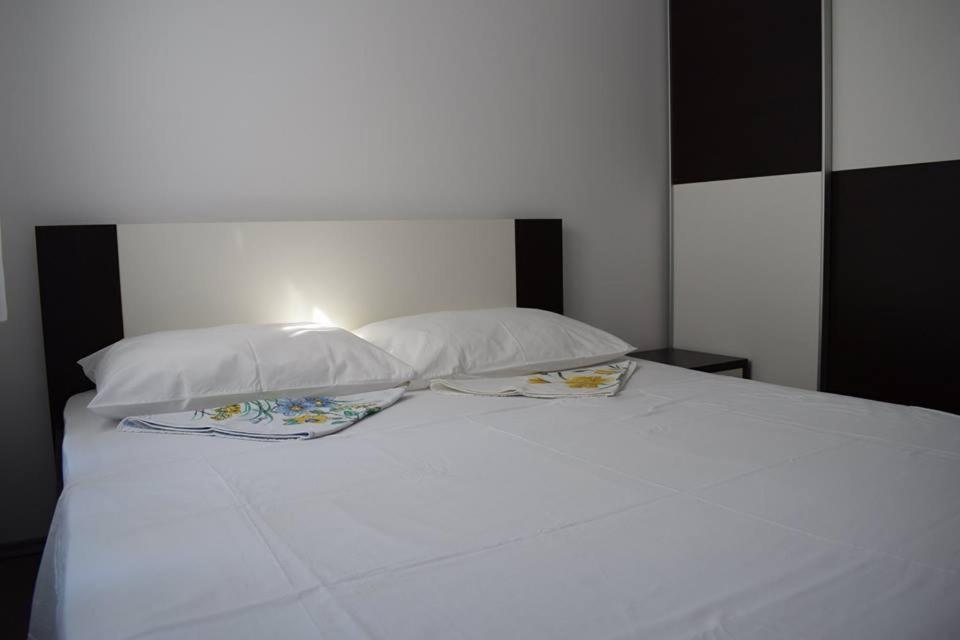 Apartmani Celjak Pag Town Bagian luar foto