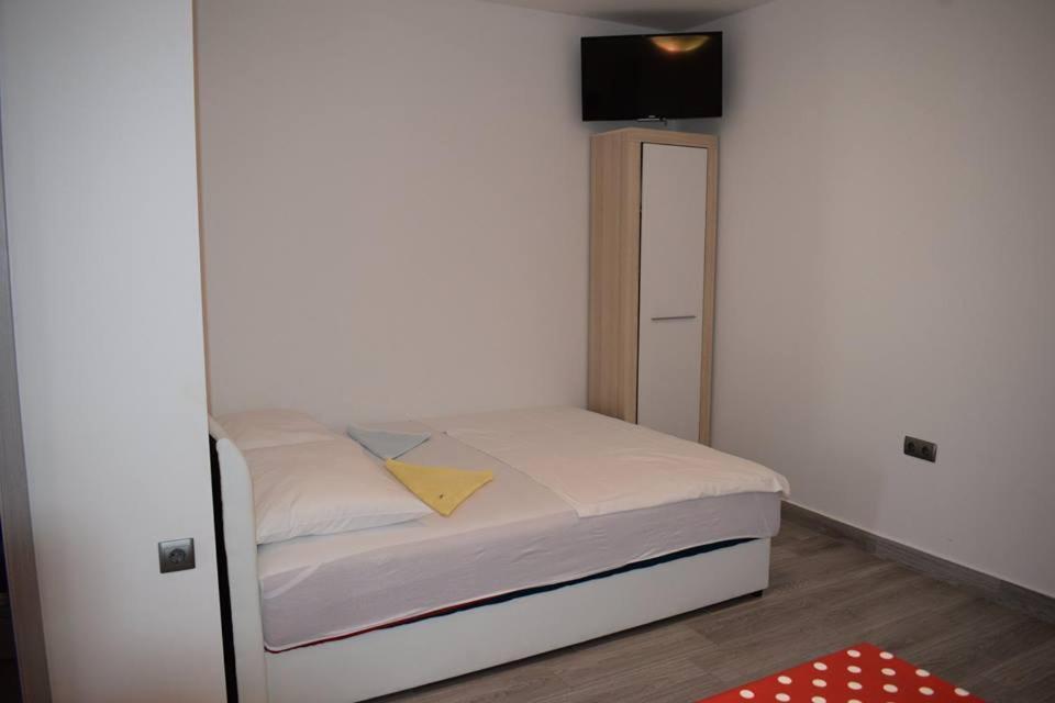 Apartmani Celjak Pag Town Bagian luar foto
