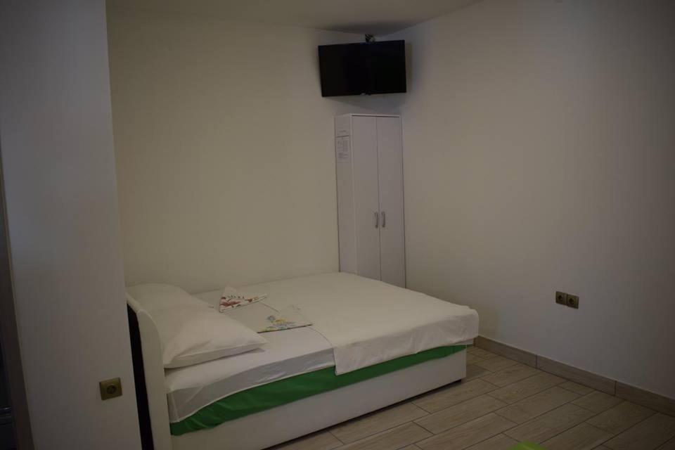 Apartmani Celjak Pag Town Bagian luar foto