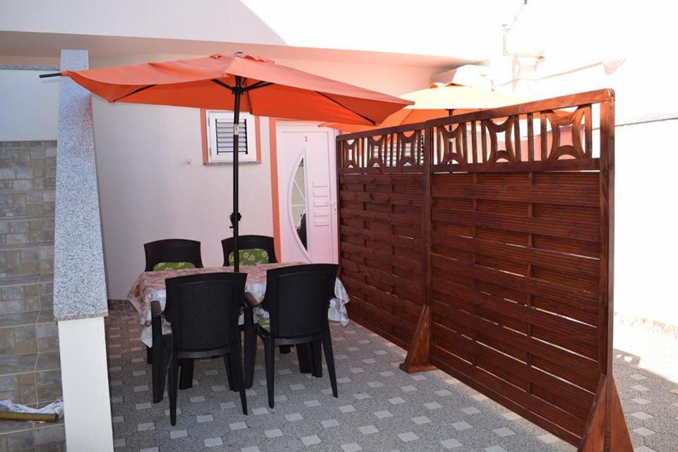 Apartmani Celjak Pag Town Bagian luar foto