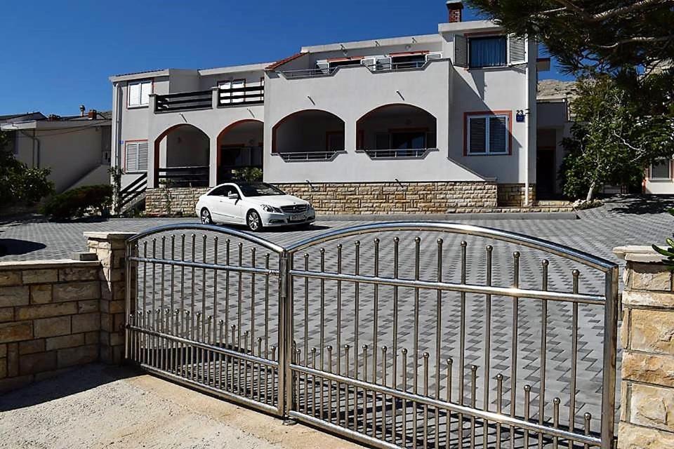 Apartmani Celjak Pag Town Bagian luar foto